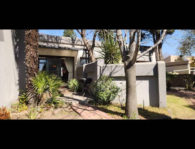 6 BEDROOM HOUSE FOR SALE IN SECUNDA CENTRAL